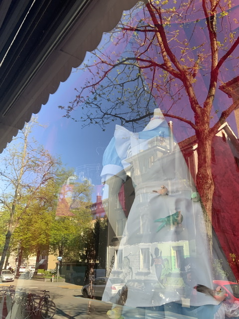 Teresa Sakura Schaufenster Zürich